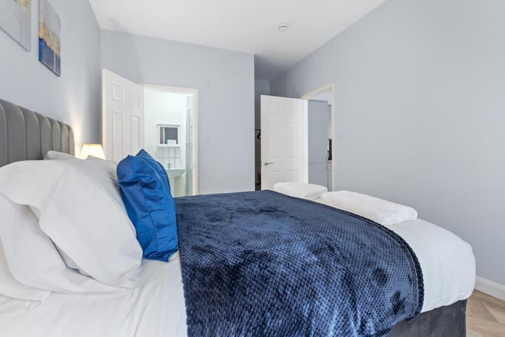Modern Apartment Off-Road Parking King Bed Suite 1 노팅엄 외부 사진